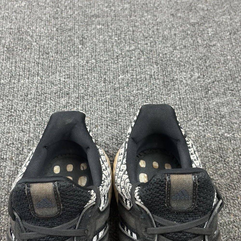 Adidas Ultraboost 5.0 DNA Womens Size 7 Black White Running Shoes FZ1850 - Picture 5 of 10